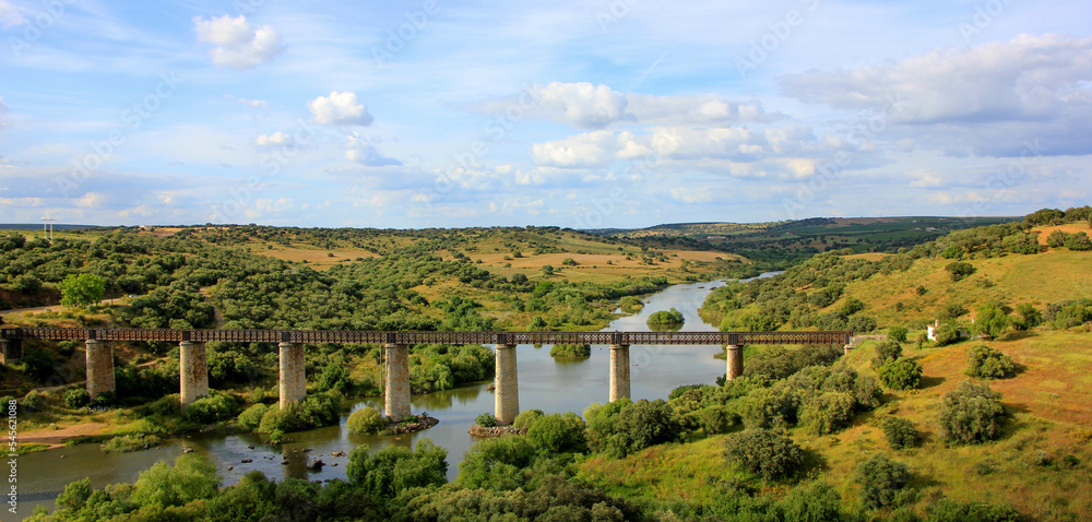 antiga ponte sobre o rio Guadiana
