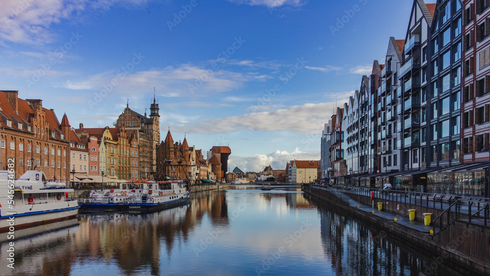 The Motława River in Gdańsk and beautiful tenement houses.