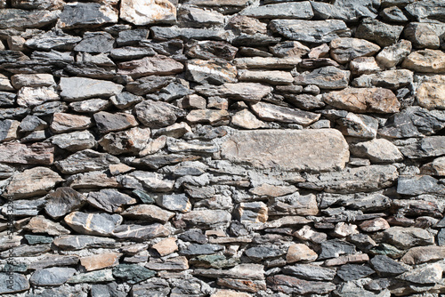 Mur de pierres  chalet des Alpes