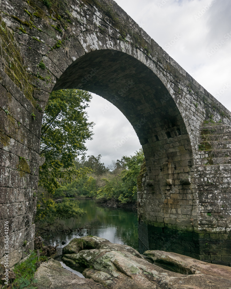 Puente medieval de Comboa, en Soutomaior (Galicia, España)