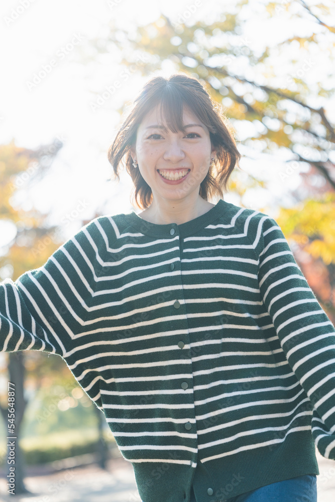 紅葉と女性 紅葉と女性
