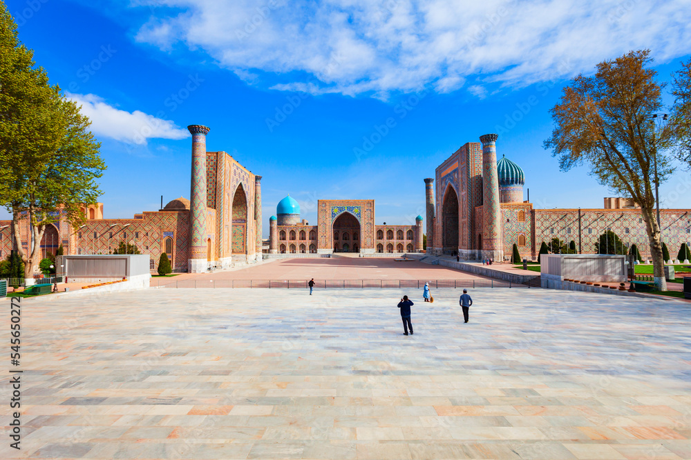 Obraz premium Registan ancient city in Samarkand, Uzbekistan