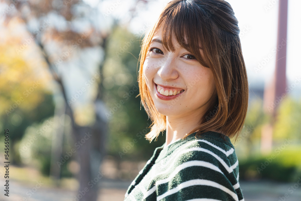 紅葉と女性 紅葉と女性