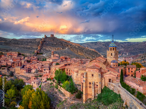Views of Albarracin with its cathedral in the foreground.