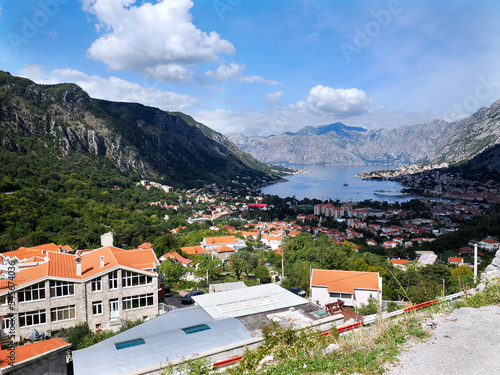 Kotor – miasto portowe w południowo-zachodniej części Czarnogóry. Położone nad Zatoką Kotorską, na krańcu Zalewu Kotorskiego, na wybrzeżu Adriatyku