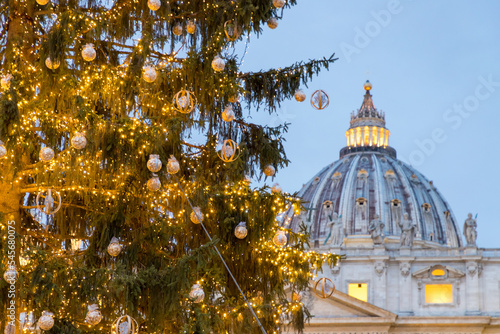 Canvas Print Christmas tree at St. Peter's Basilica, Vatican, Rome, Italy