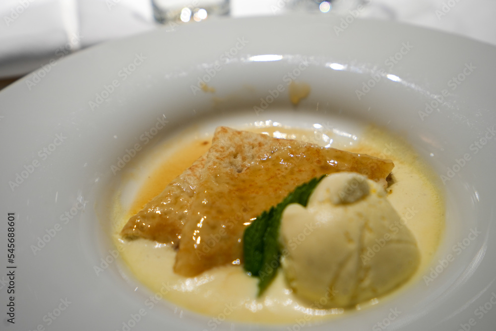 Eiscreme mit Apfel Eiscreme mit Apfel