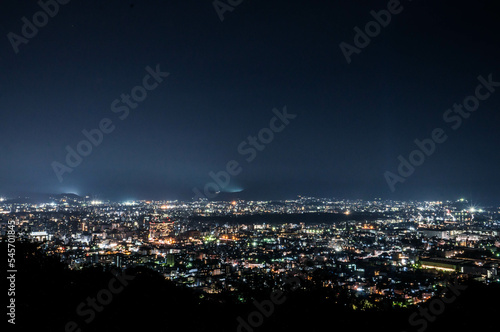 将軍塚・青龍殿の展望台から眺めた、冬の京都の夜景