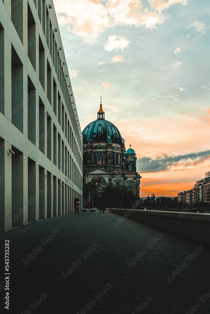 Fototapeta premium Vertical shot of the Berliner Dom at sunset