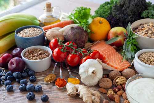 Auswahl an gesunden Lebensmitteln zur Senkung des Blutdrucks und Vorbeugung von Krankheiten