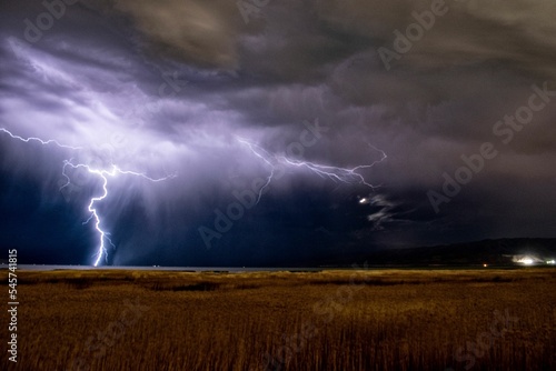 Lightning in the night sky © Ryan151/Wirestock Creators