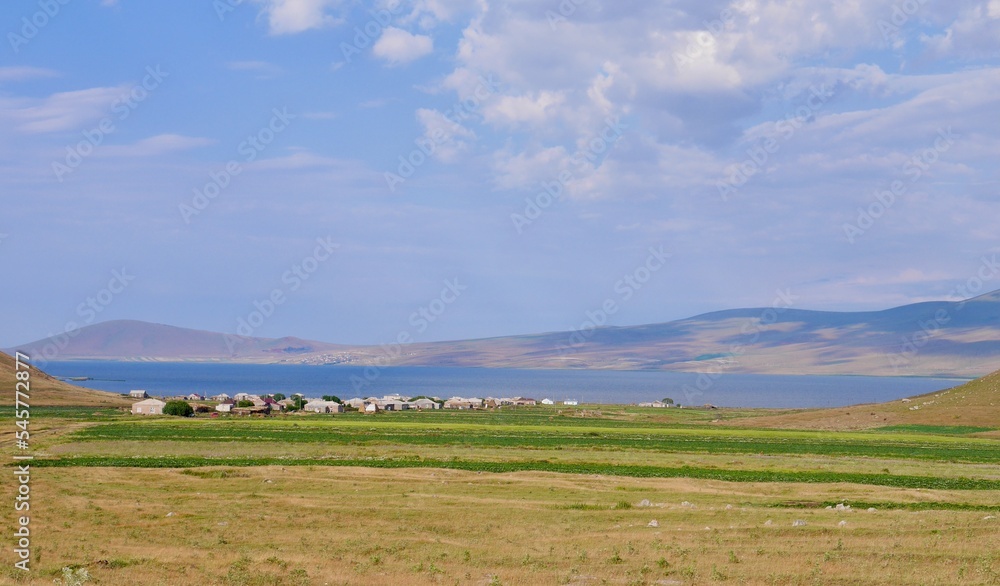 Obraz premium Panoramic view of traditional village at Paravani Lake in Samtskhe-Javakheti National Park, Georgia.