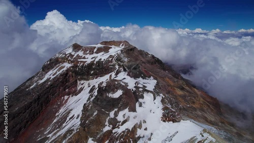 Cumbre Iztaccíhuatl plano aéreo drone 4K