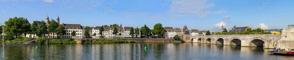 Maastricht (Holland) Stadtpanorama mit Brücken