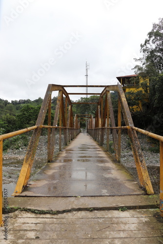 puente de metal