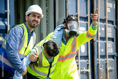 Chemical spill in the container shipment industry ,Engineer urgently assisted the male technique inside container as he could not breathe as quickly as possible before being harmed. Do not wear a mask