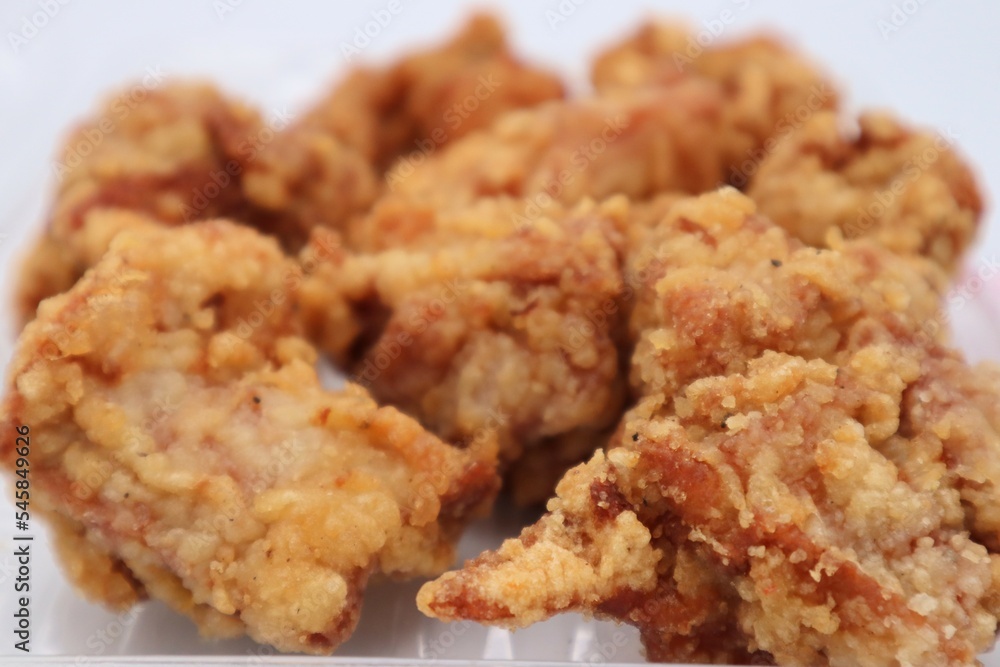 日本の鶏の唐揚げのクローズアップ 日本の鶏の唐揚げのクローズアップ