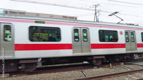 世田谷の住宅地を走る通勤用電車 photo