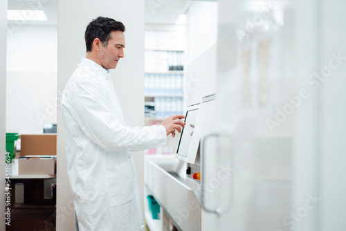 Wallpaper Mural Pharmacist using monitor screen in pharmacy Torontodigital.ca