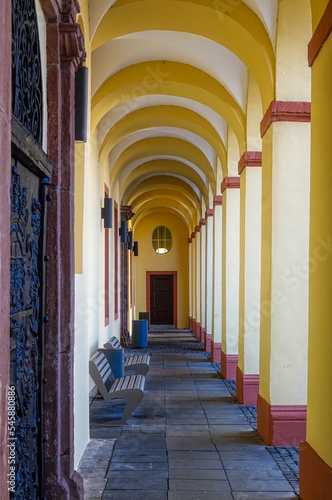 S  ulengang am historischen unteren Schloss in Siegen