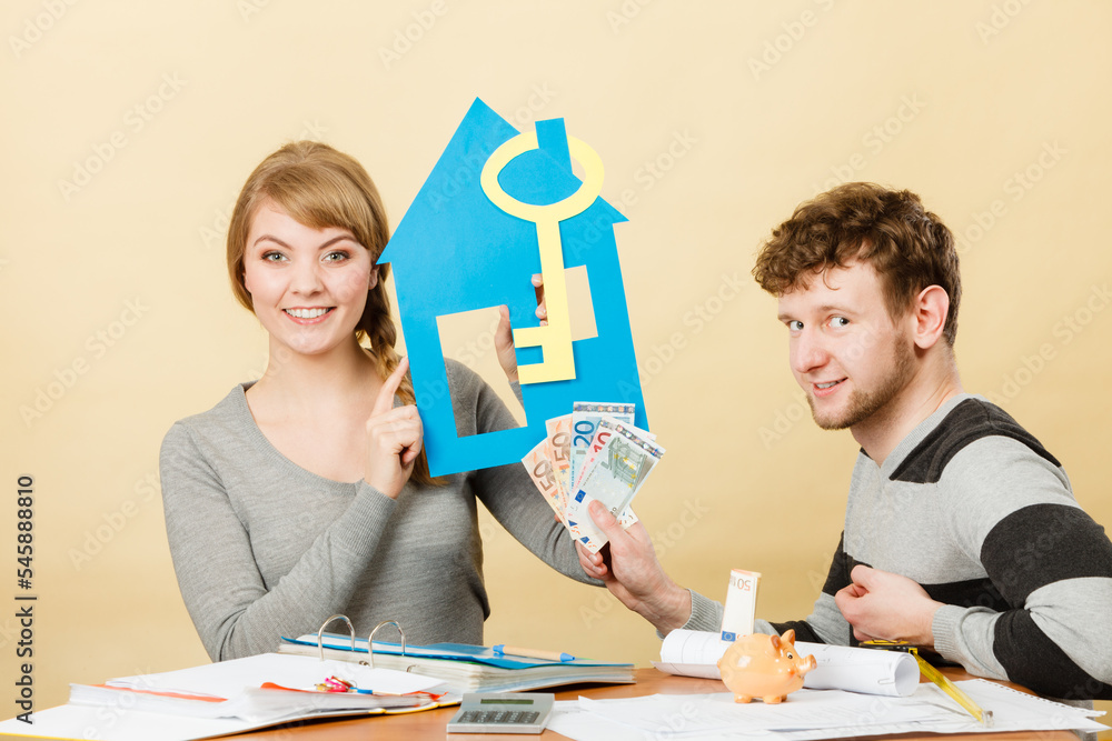 Fotografie Just married buying house.