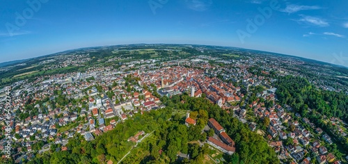 Stadt-Panorama Ravensburg in Oberschwaben, Veitsburg im Vordergrund
