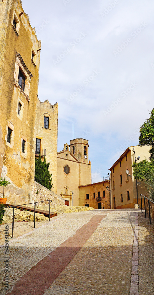 Iglesia de Sant Marti y castillo de Altafulla, Tarragona, Catalunya, España, Europa
