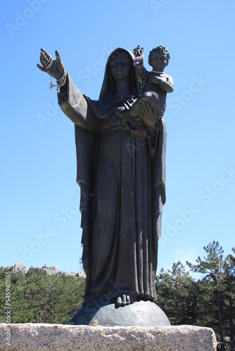 Madonna Skulptur mit Armbändern