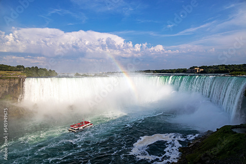 Ausflugsschiff an den Niagarafällen, Kanada und USA