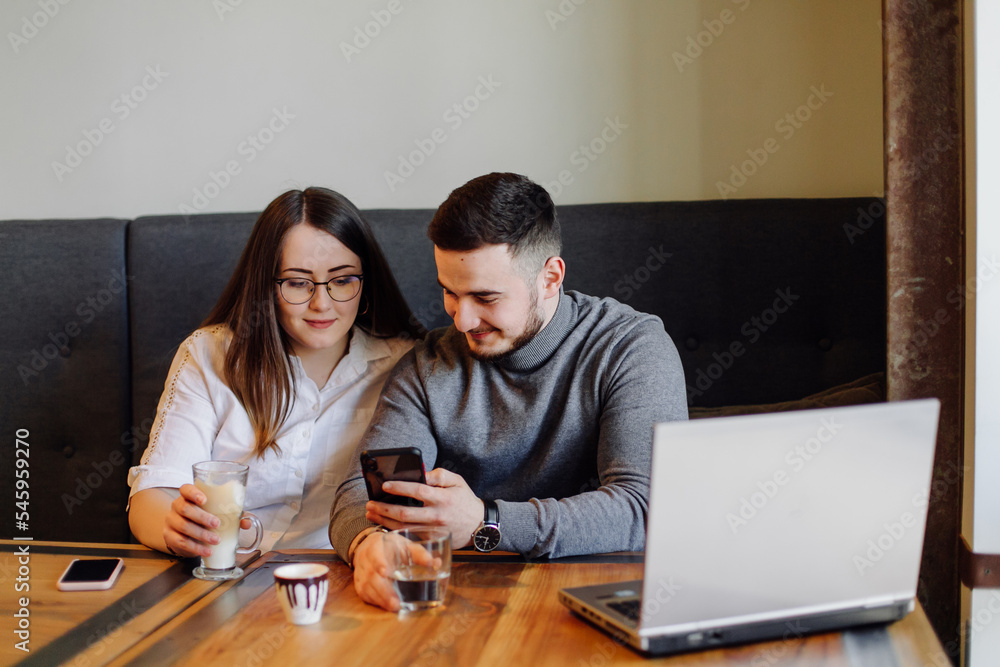 Obraz premium Group of people discussing some issues