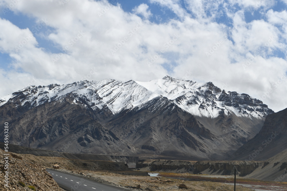 Lachung La to Sarchu, Ladakh (India) Lachung La to Sarchu, Ladakh (India)