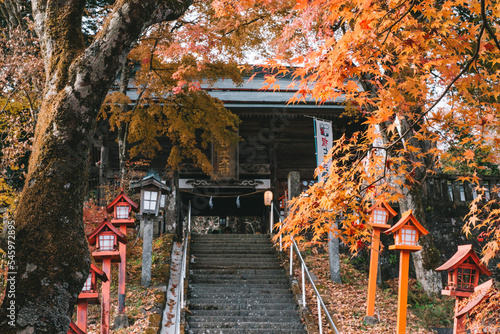 熊野皇大神社と紅葉（軽井沢）