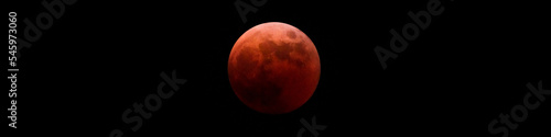 皆既月食 で完全に地球の影に入った 赤い月 【 月蝕 の イメージ 】
