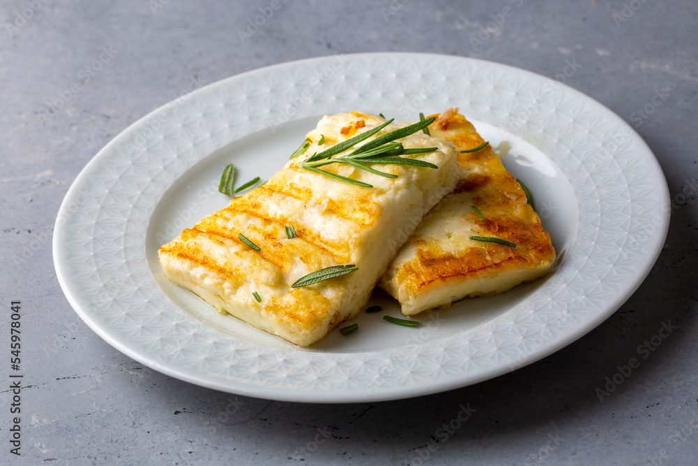 Grilled halloumi cheese. Fried halloumi cheese.
