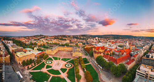 Fototapeta Naklejka Na Ścianę i Meble -  Schlossplatz in Stuttgart, Germany