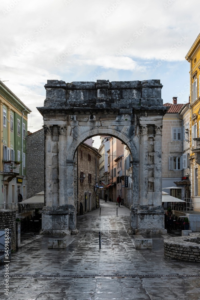 Fototapeta premium Vertical shot of the historical gate entrance of the city of Pula