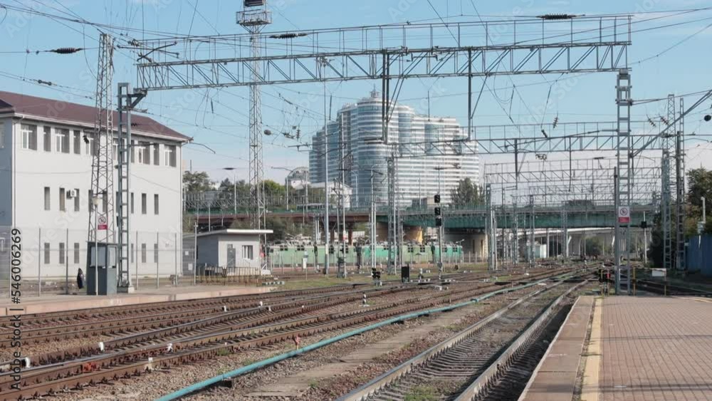 Railway station, railway station. View from the platform of the railway tracks and urban road infrastructure. Railway station, railway station. View from the platform of the railway tracks and urban road infrastructure.