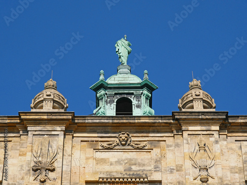 Teile von Fassade, Dach und Kuppel am Leipziger Bundesverwaltungsgericht. Sachsen, Deutschland
 photo