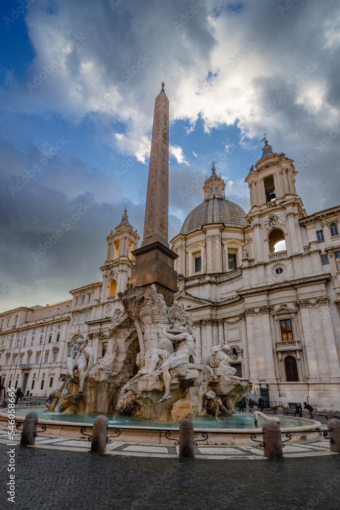 Φωτογραφία Fountain of the Four Rivers and Sant'Agnese in Agone church at Piazza Navona