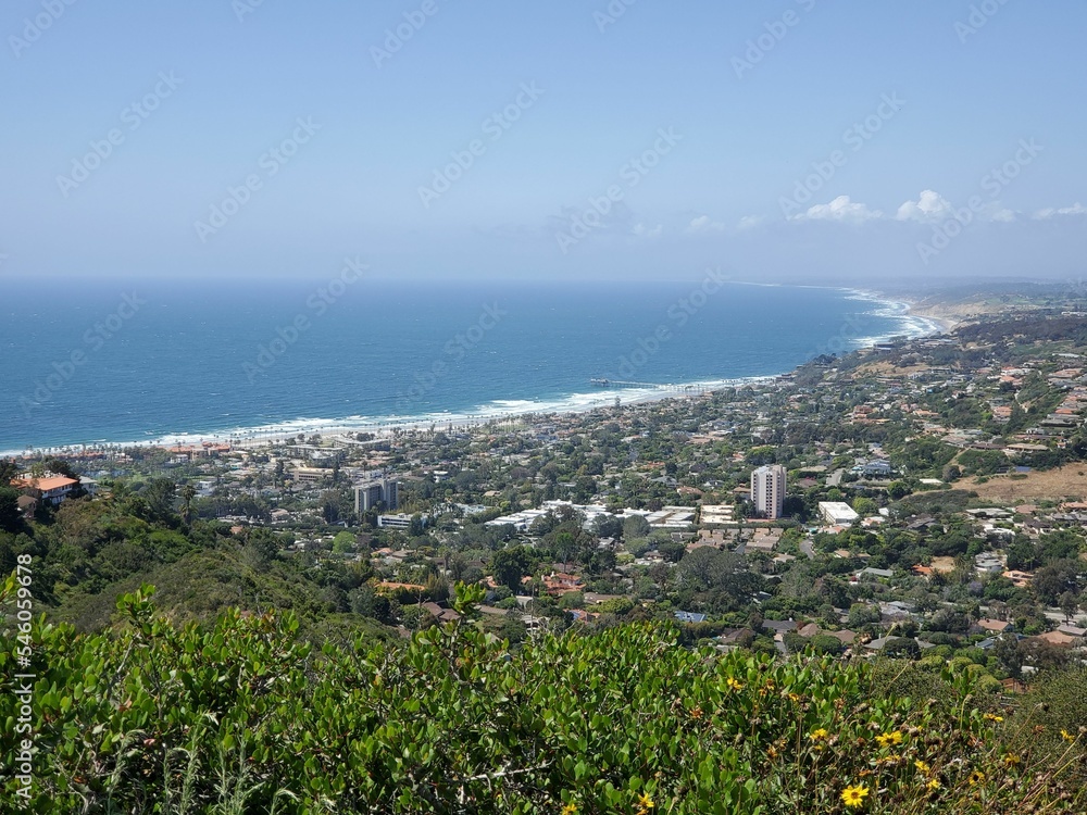 Fototapeta premium Aerial view of La Jolla coastline seen from Soledad Mountain in San Diego, California