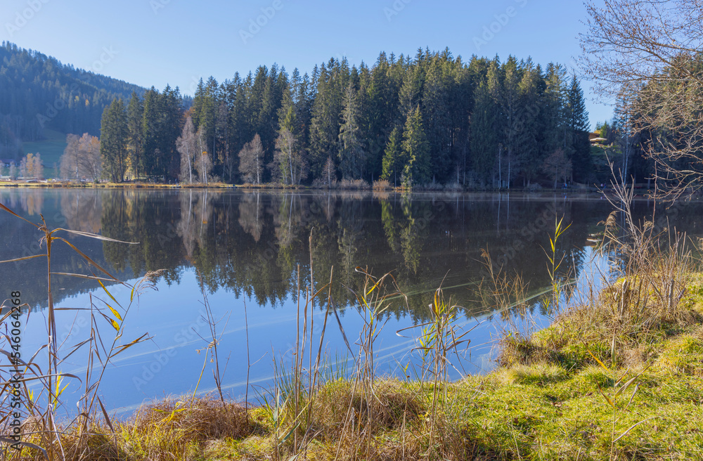 Spiegelung im See am Schwarzsee bei kitzbühel