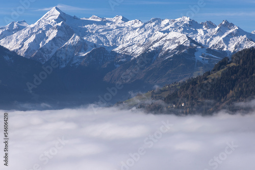 Berge mit schnee und nebel im tal. © G. Maierhofer
