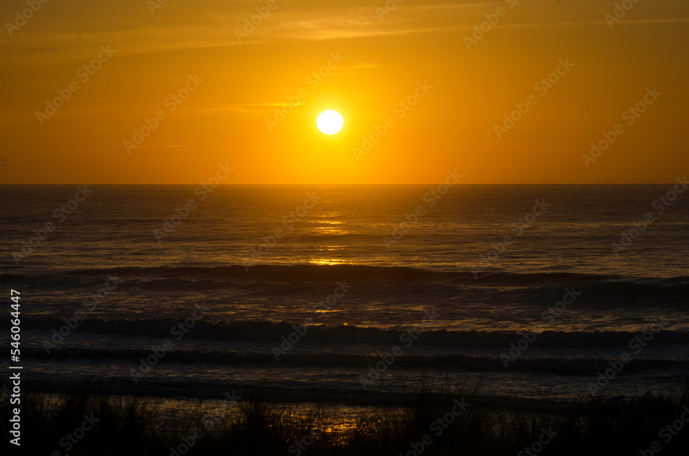 coucher de soleil sur le bord de l'océan