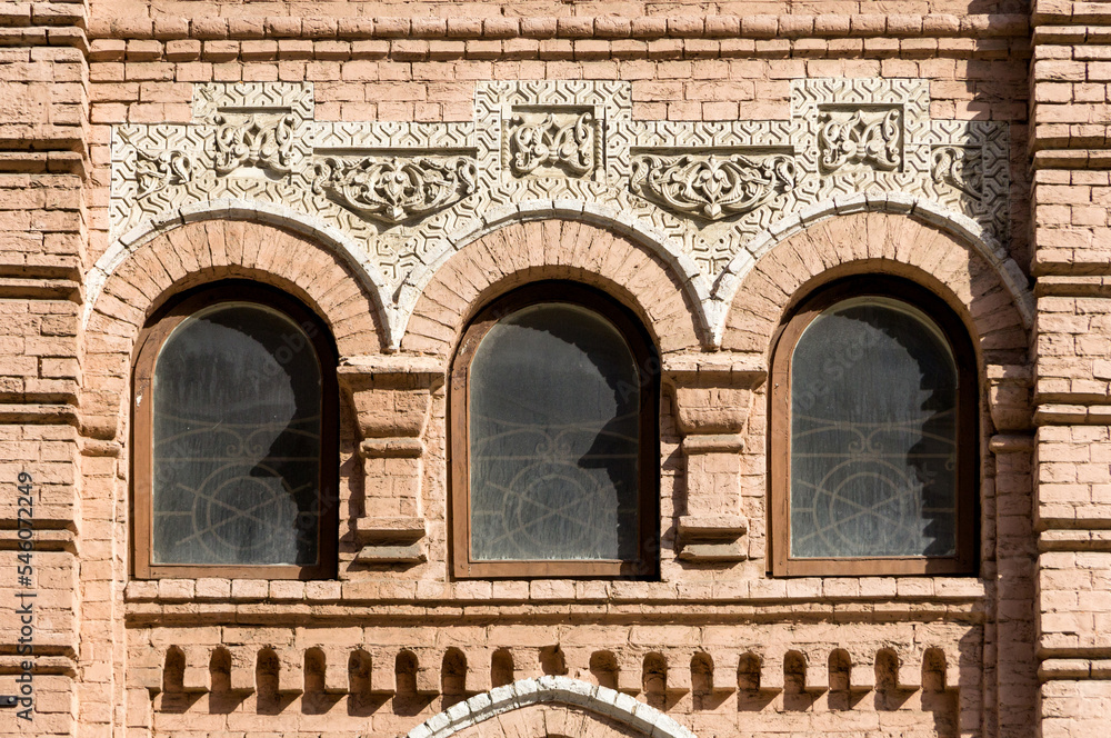 2 Olhynska Street in Kyiv. Windows in the Moorish style