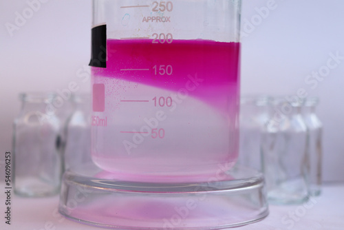 A wonderful reaction of coloration the upper layer of an alkaline solution of sodium carbonate in purple color. Analysis of pH using the indicator dye phenolphthalein in a beaker.