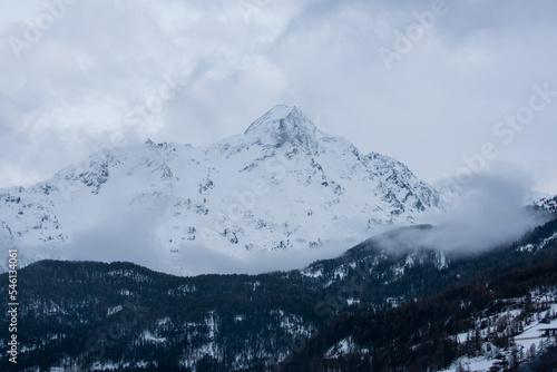 Nederkogel, Winter mountain landscape of Austrian Alps, Sölden Alpine resort © Filip