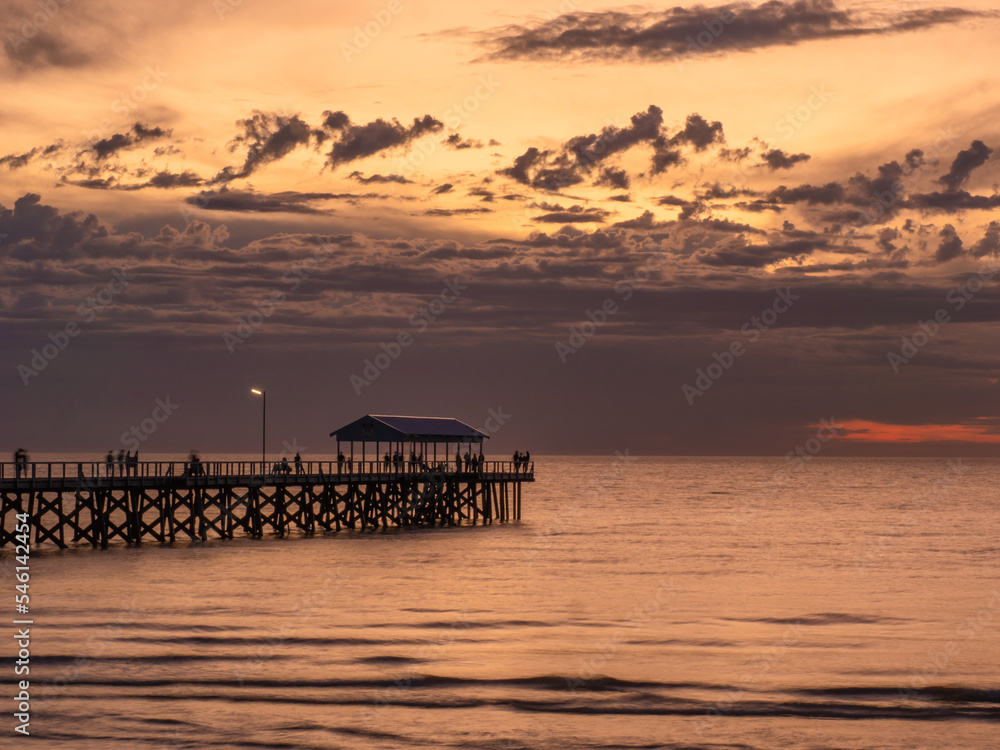 Fototapeta premium Henley Beach Jetty End Sunset