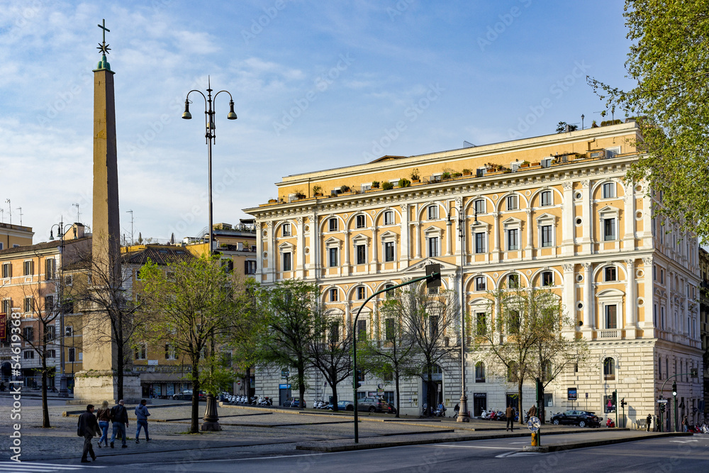 Fototapeta premium Cathédrale dans le centre historique de Rome en Italie
