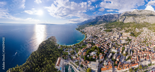 Fototapeta Naklejka Na Ścianę i Meble -  Amazing beach in Brela on Makarska Riviera, Dalmatia, Croatia
