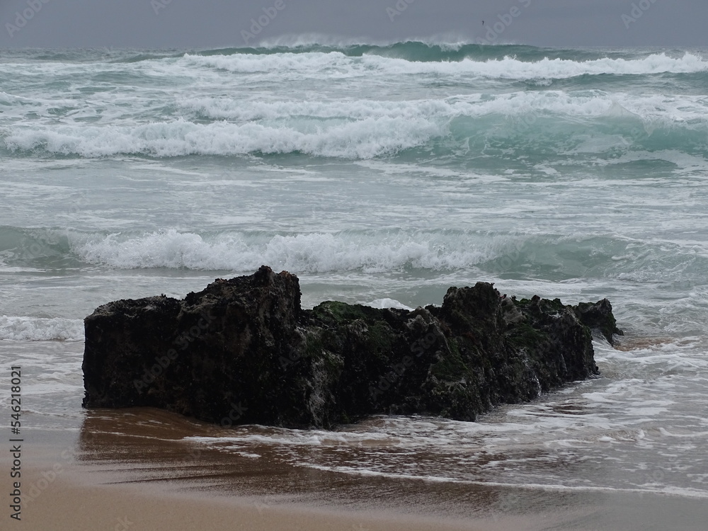 Der raue Atlantik vor Portugals Küste Der raue Atlantik vor Portugals Küste